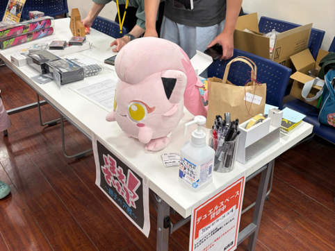 サケブシッポが飾られた大会受付